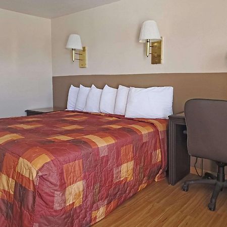 Rodeway Inn Buffalo Ngoại thất bức ảnh