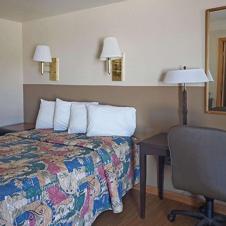 Rodeway Inn Buffalo Ngoại thất bức ảnh