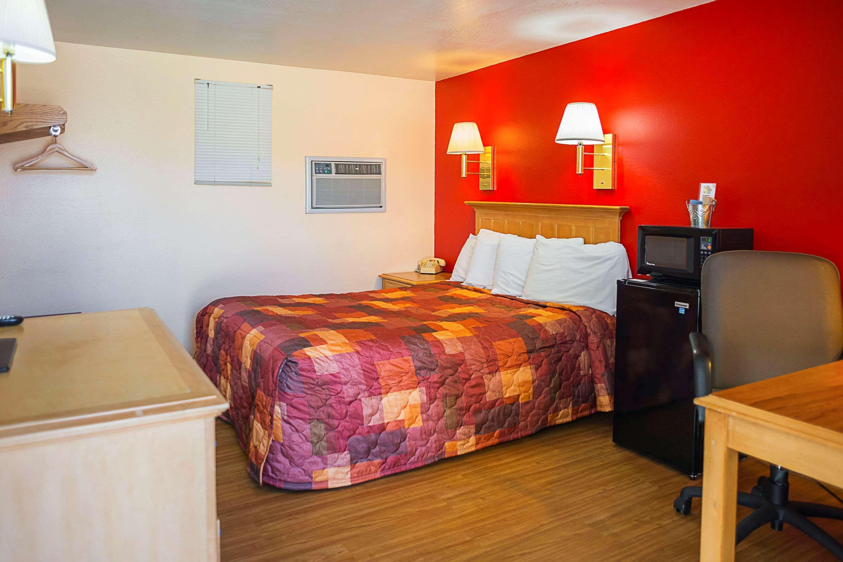 Rodeway Inn Buffalo Ngoại thất bức ảnh