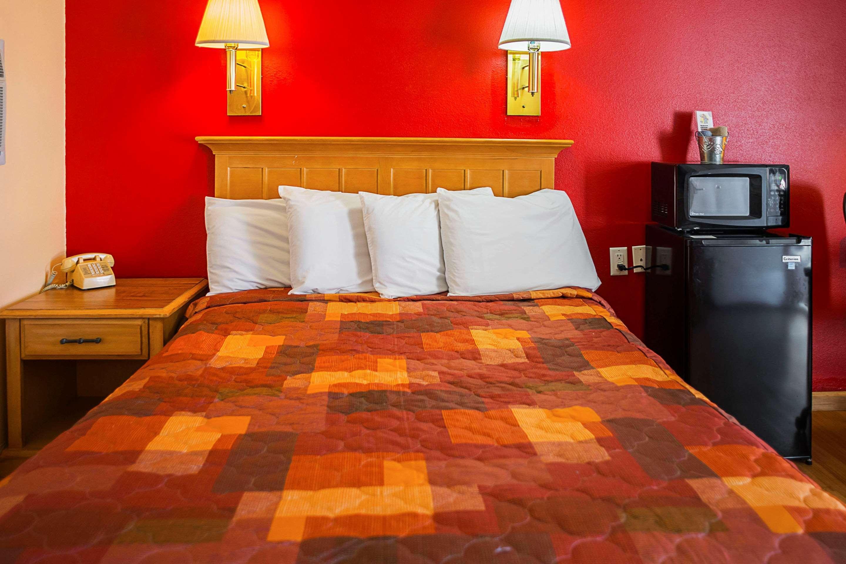 Rodeway Inn Buffalo Ngoại thất bức ảnh