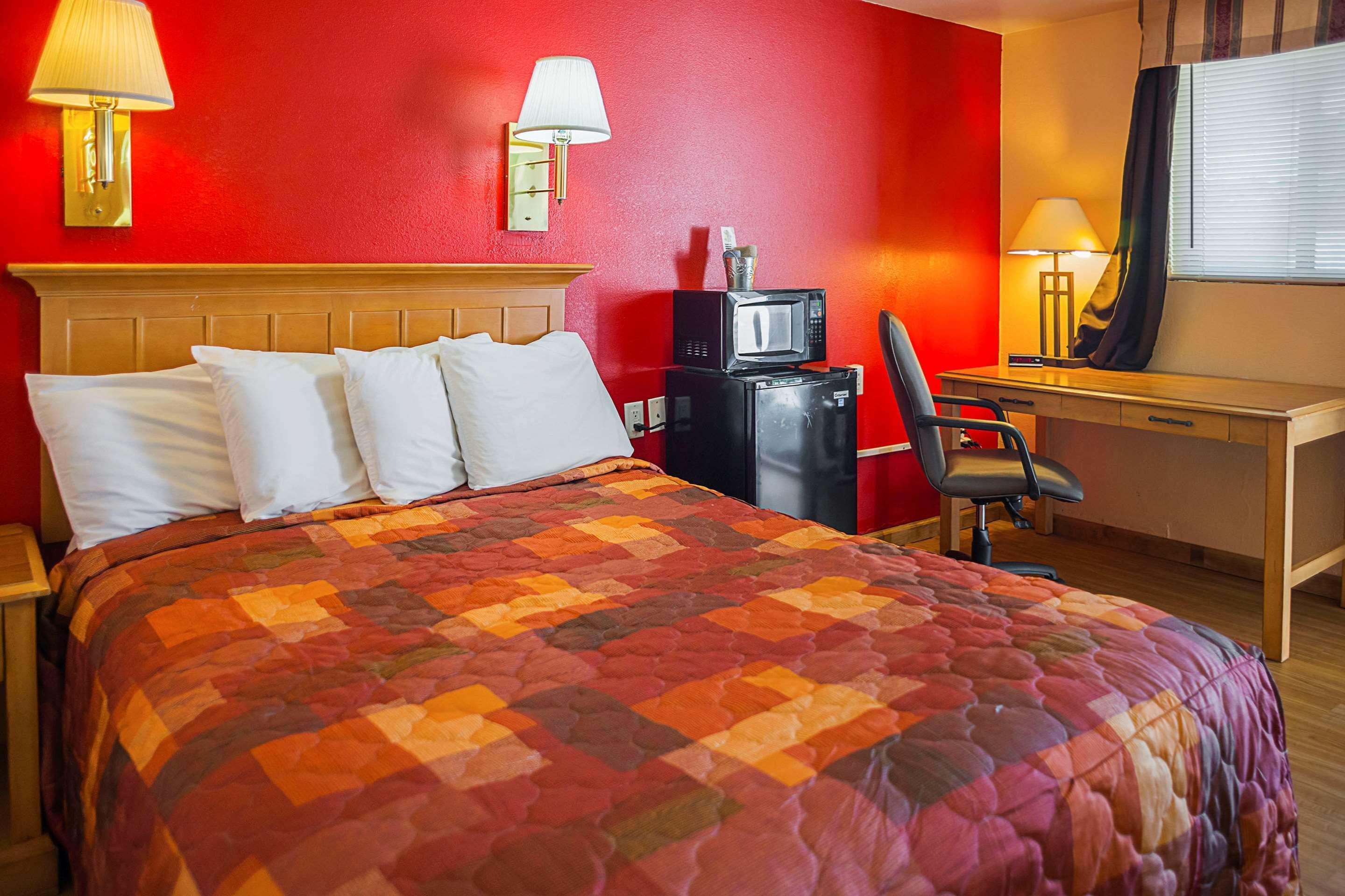 Rodeway Inn Buffalo Ngoại thất bức ảnh