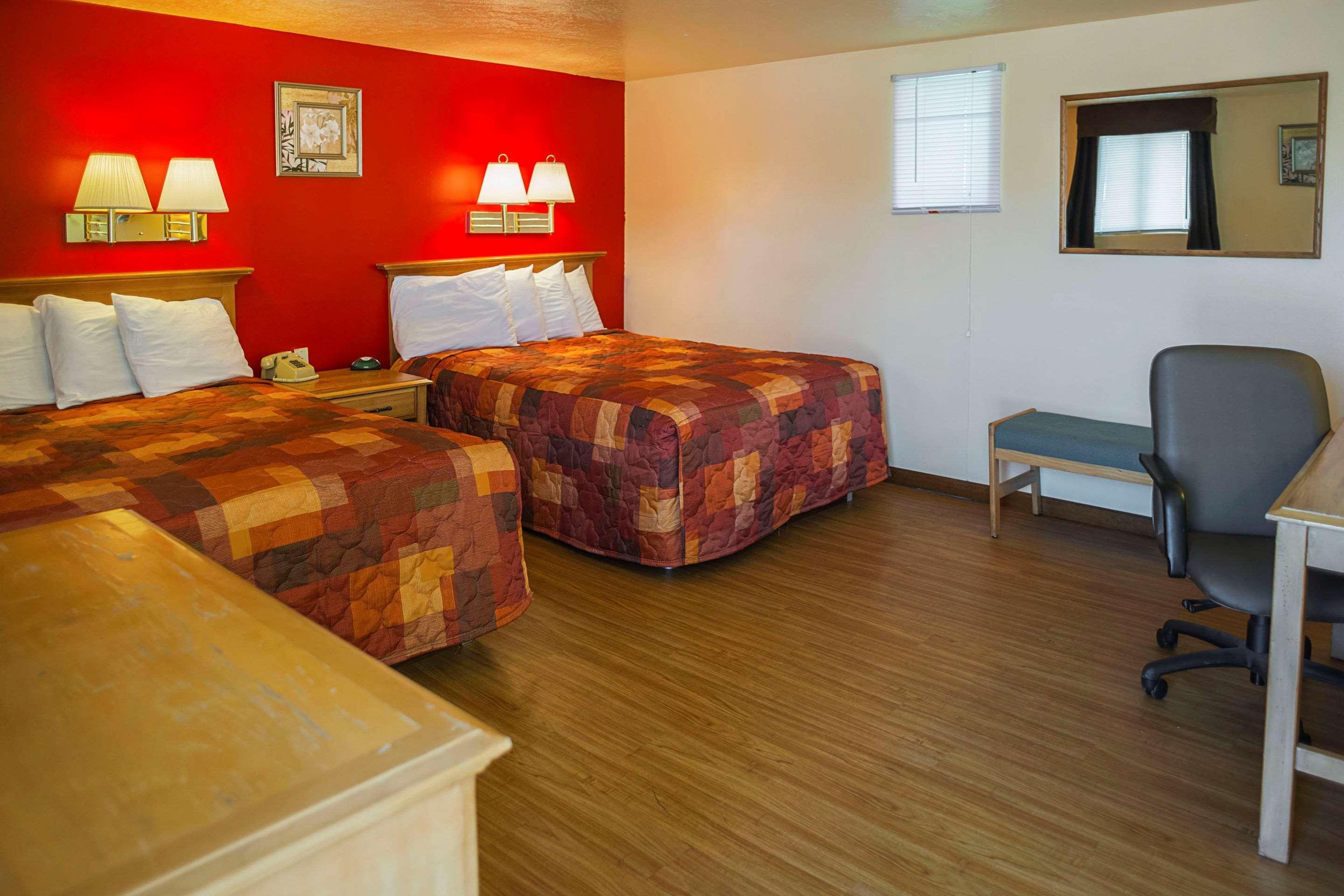 Rodeway Inn Buffalo Ngoại thất bức ảnh