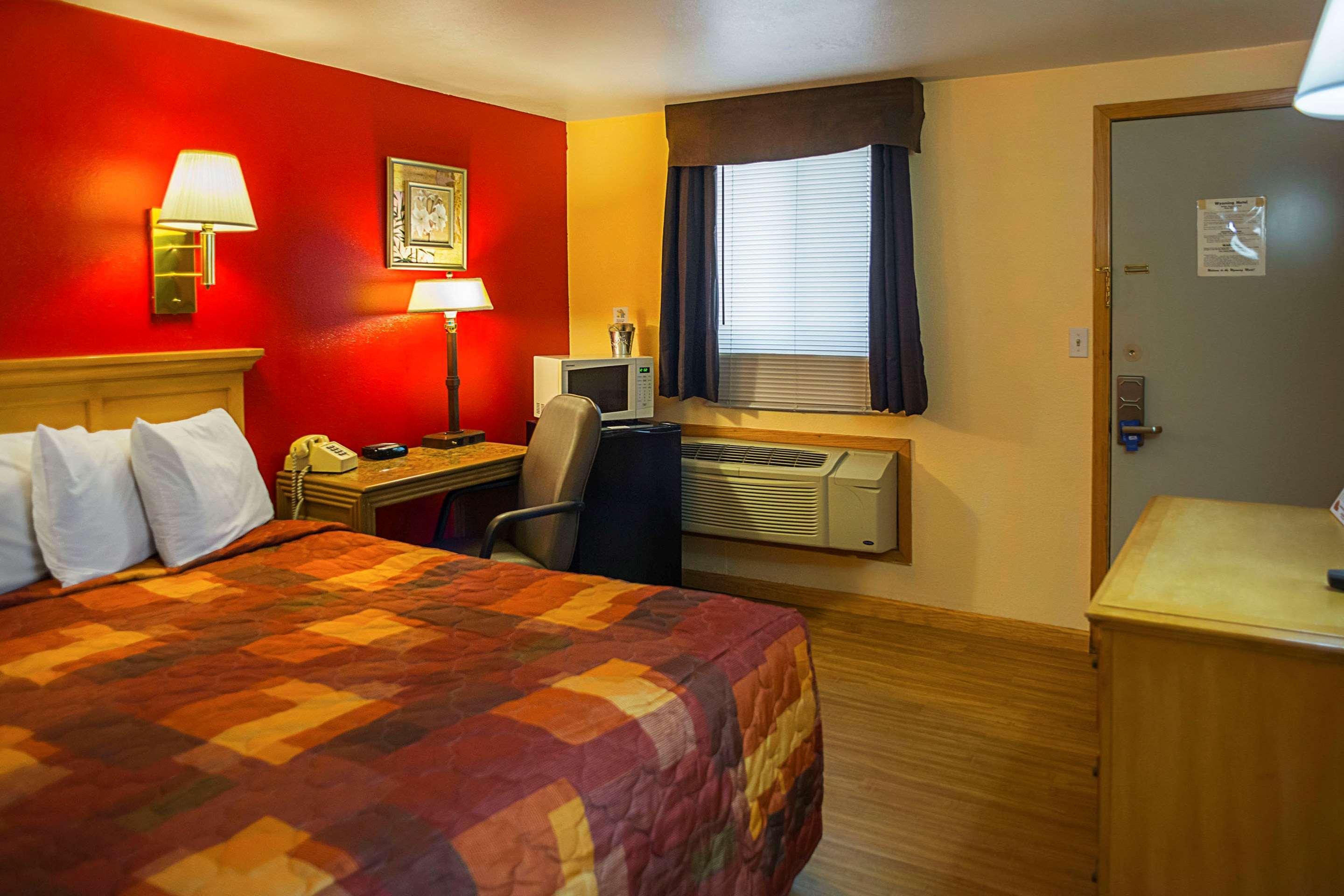 Rodeway Inn Buffalo Ngoại thất bức ảnh
