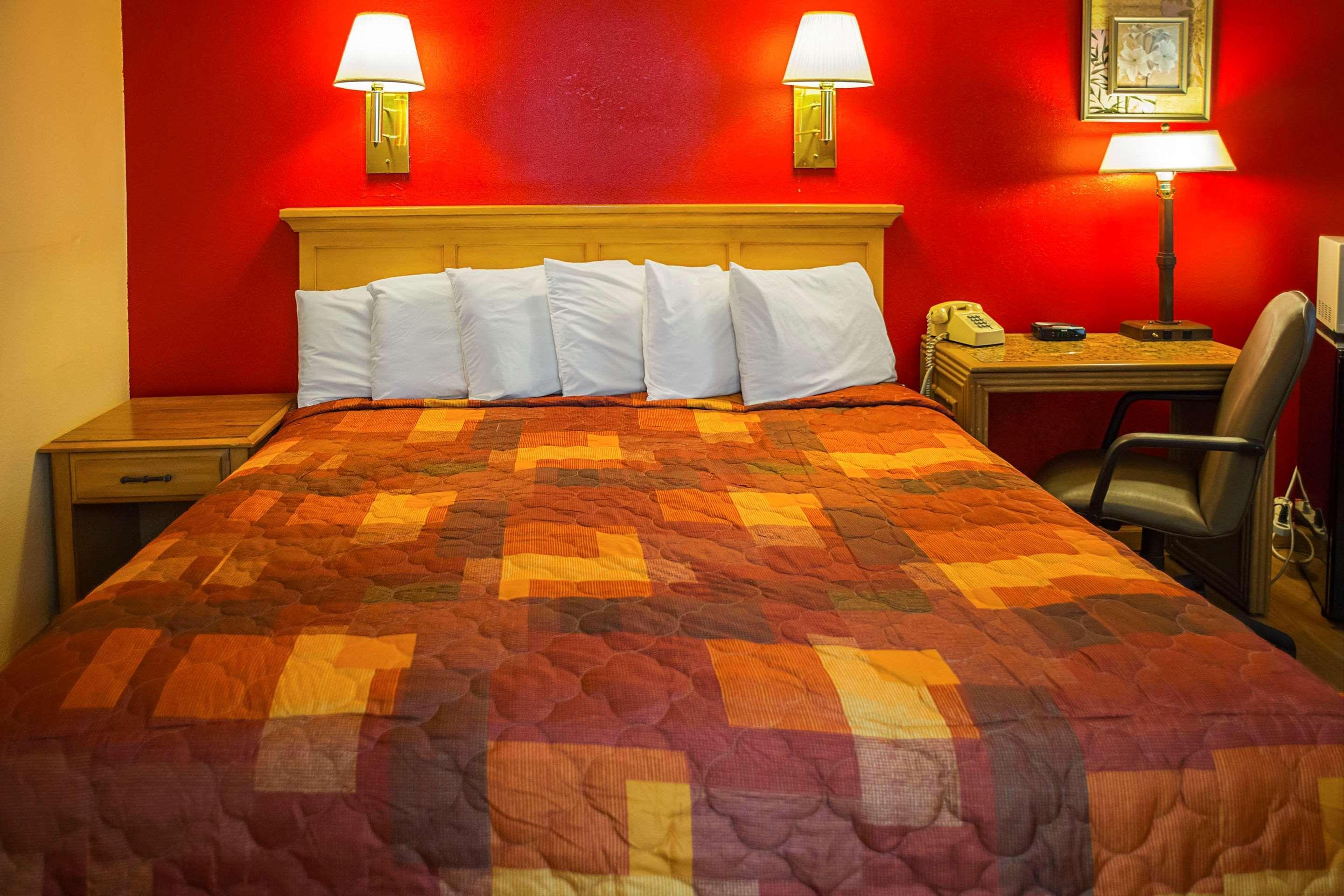 Rodeway Inn Buffalo Ngoại thất bức ảnh