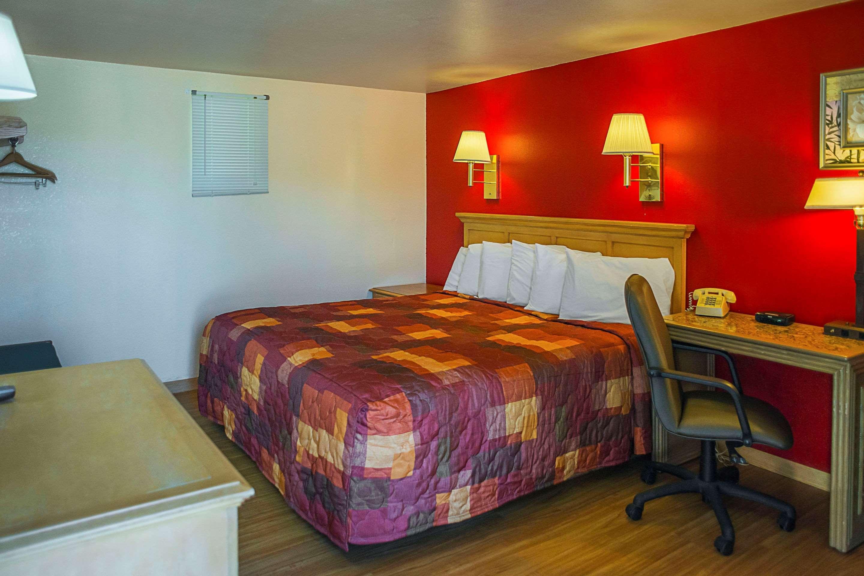 Rodeway Inn Buffalo Ngoại thất bức ảnh