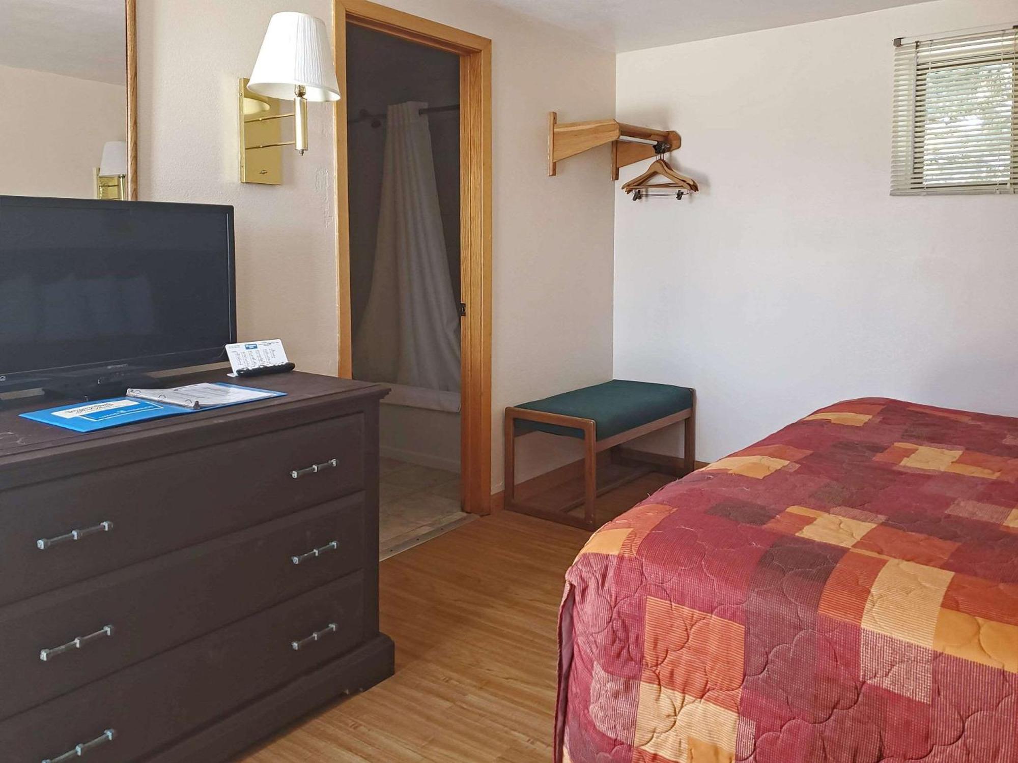 Rodeway Inn Buffalo Ngoại thất bức ảnh