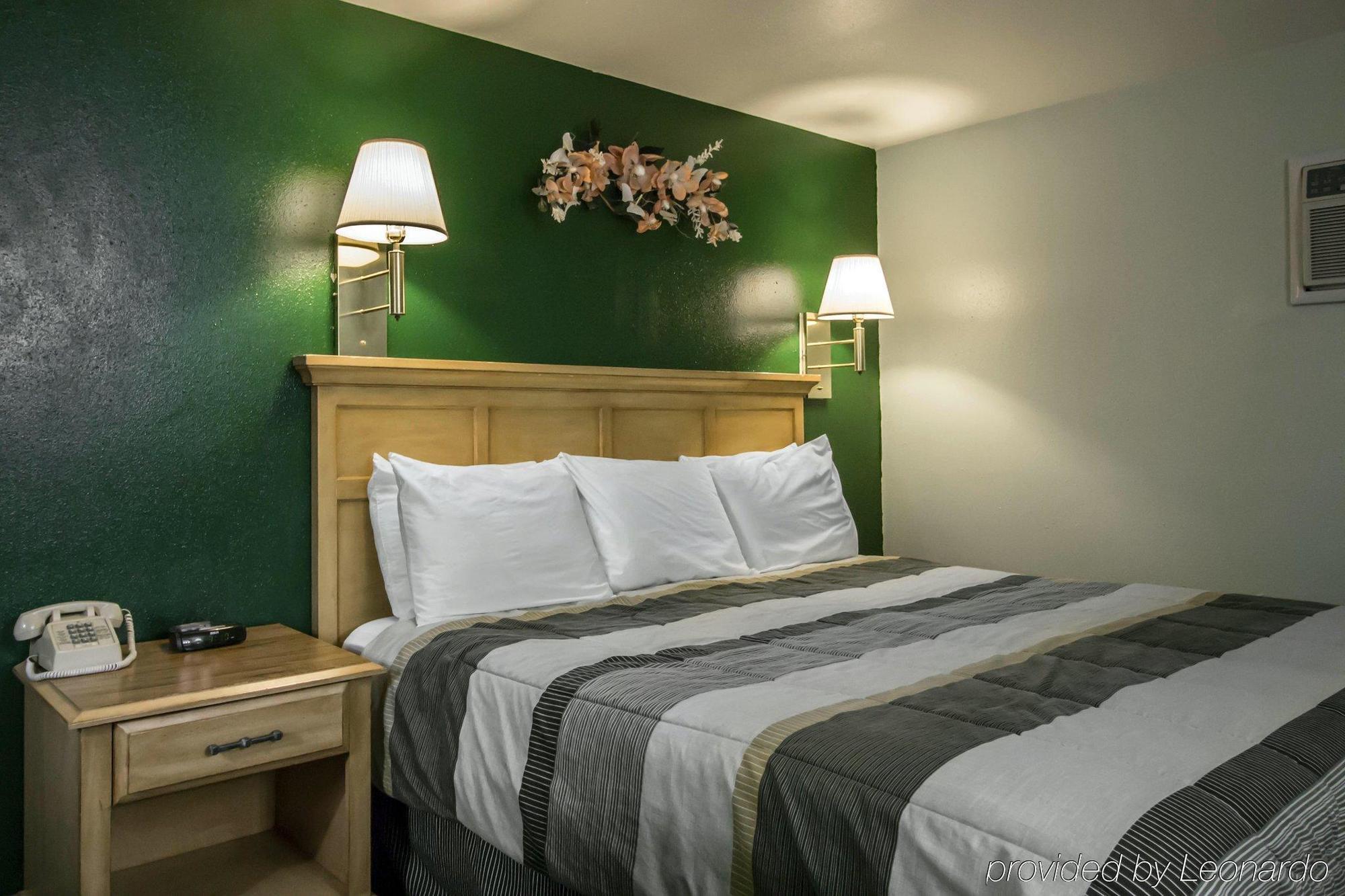 Rodeway Inn Buffalo Ngoại thất bức ảnh
