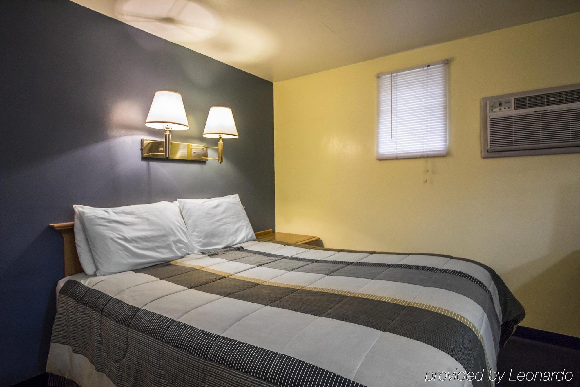 Rodeway Inn Buffalo Ngoại thất bức ảnh