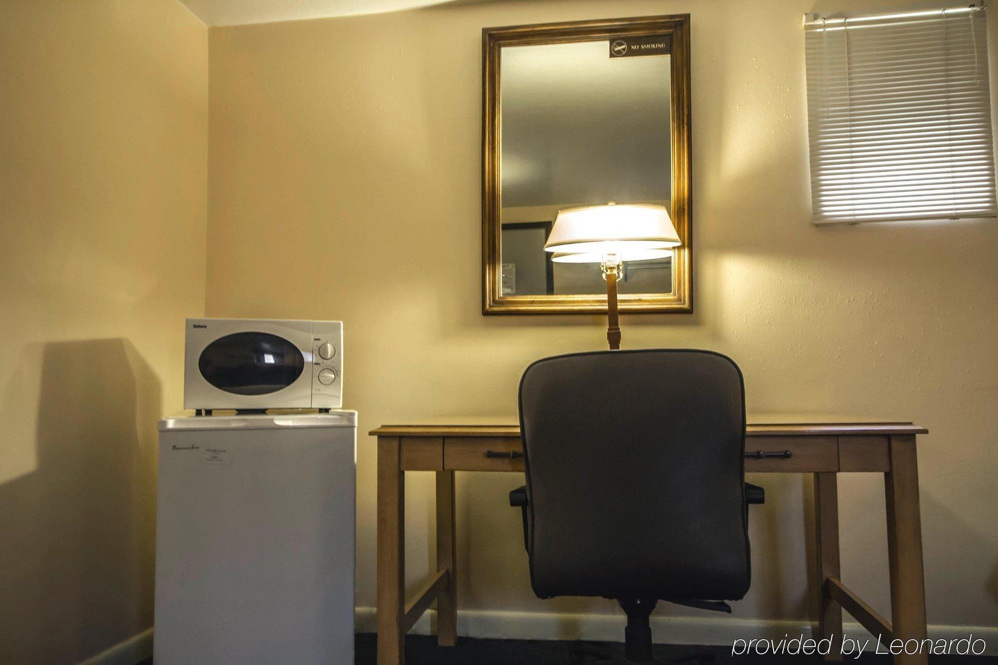 Rodeway Inn Buffalo Ngoại thất bức ảnh