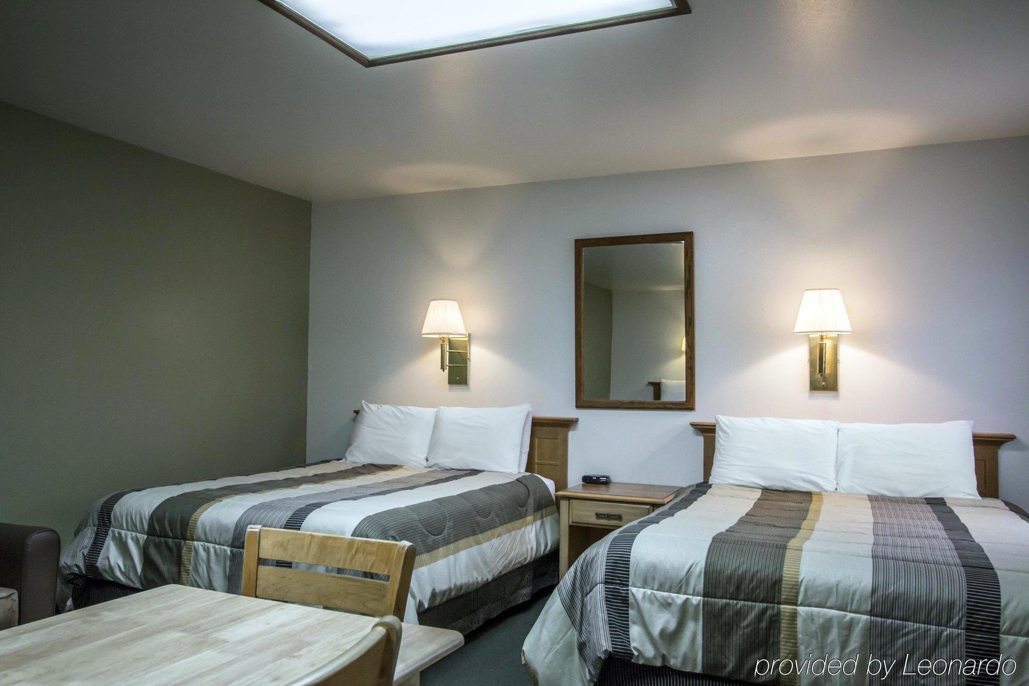 Rodeway Inn Buffalo Ngoại thất bức ảnh