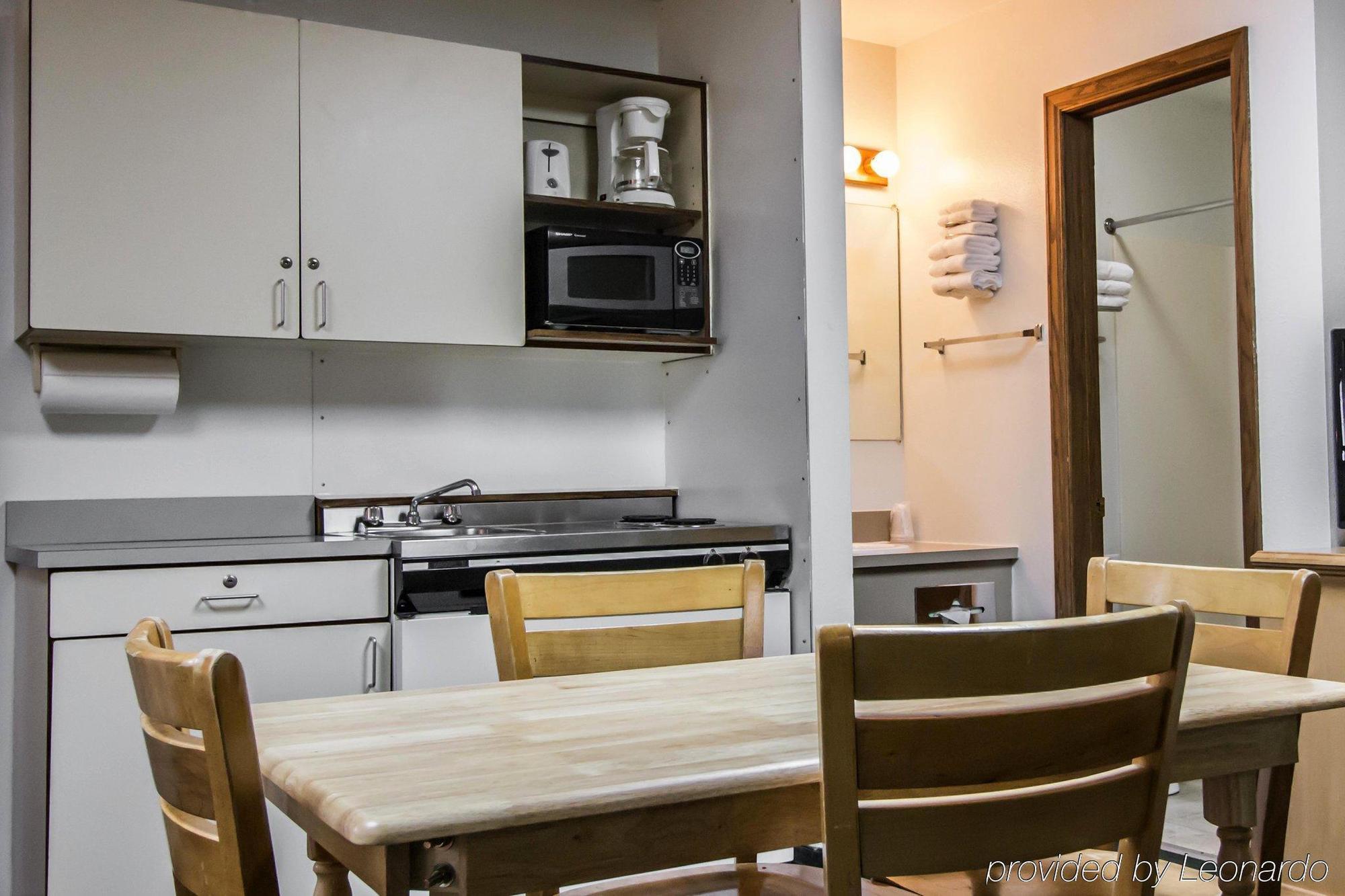 Rodeway Inn Buffalo Ngoại thất bức ảnh