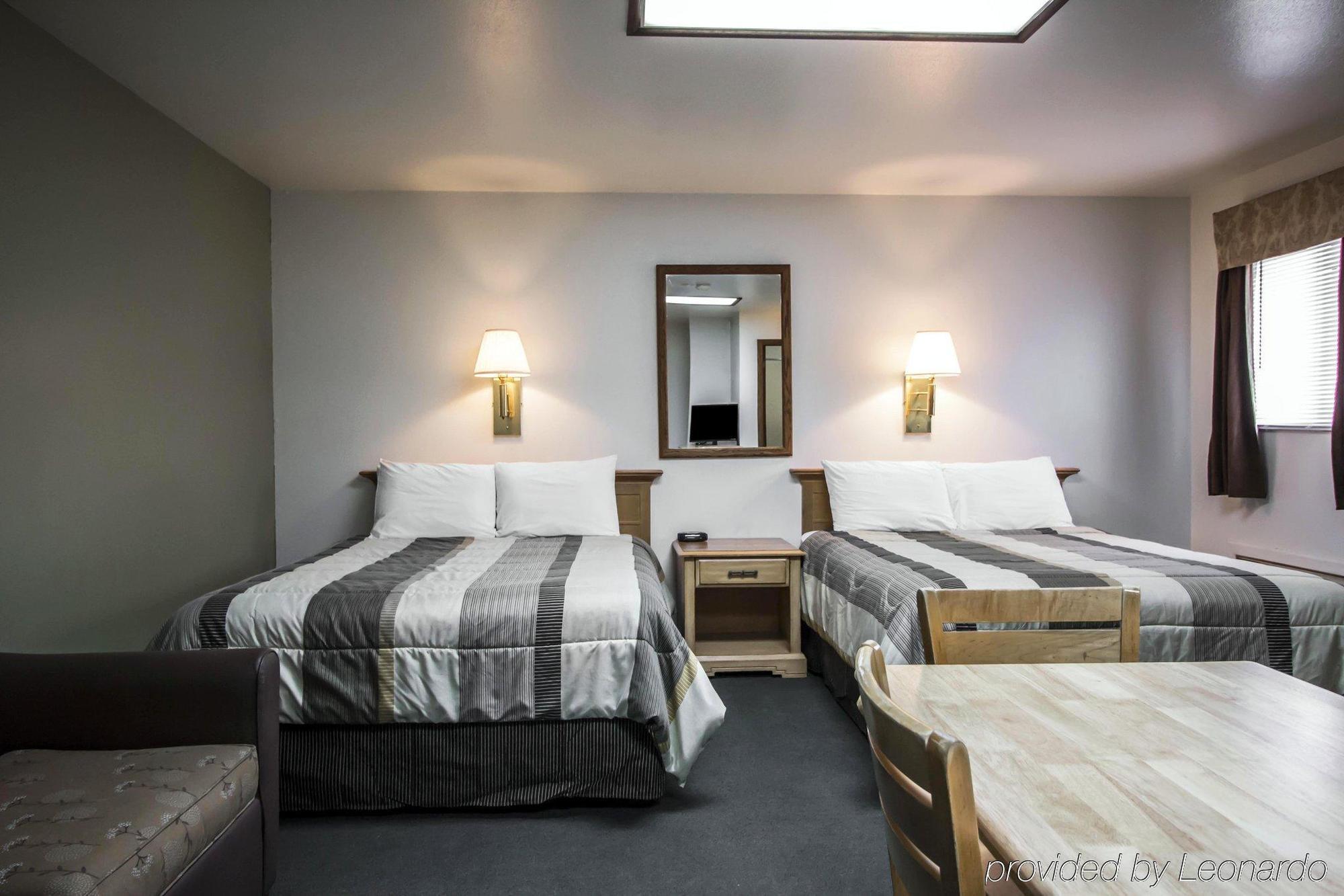 Rodeway Inn Buffalo Ngoại thất bức ảnh